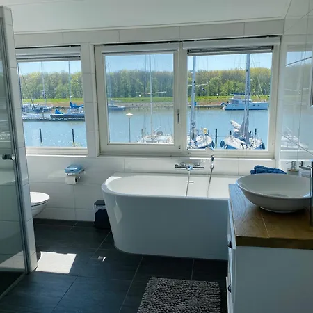 Wierhooft 33 *